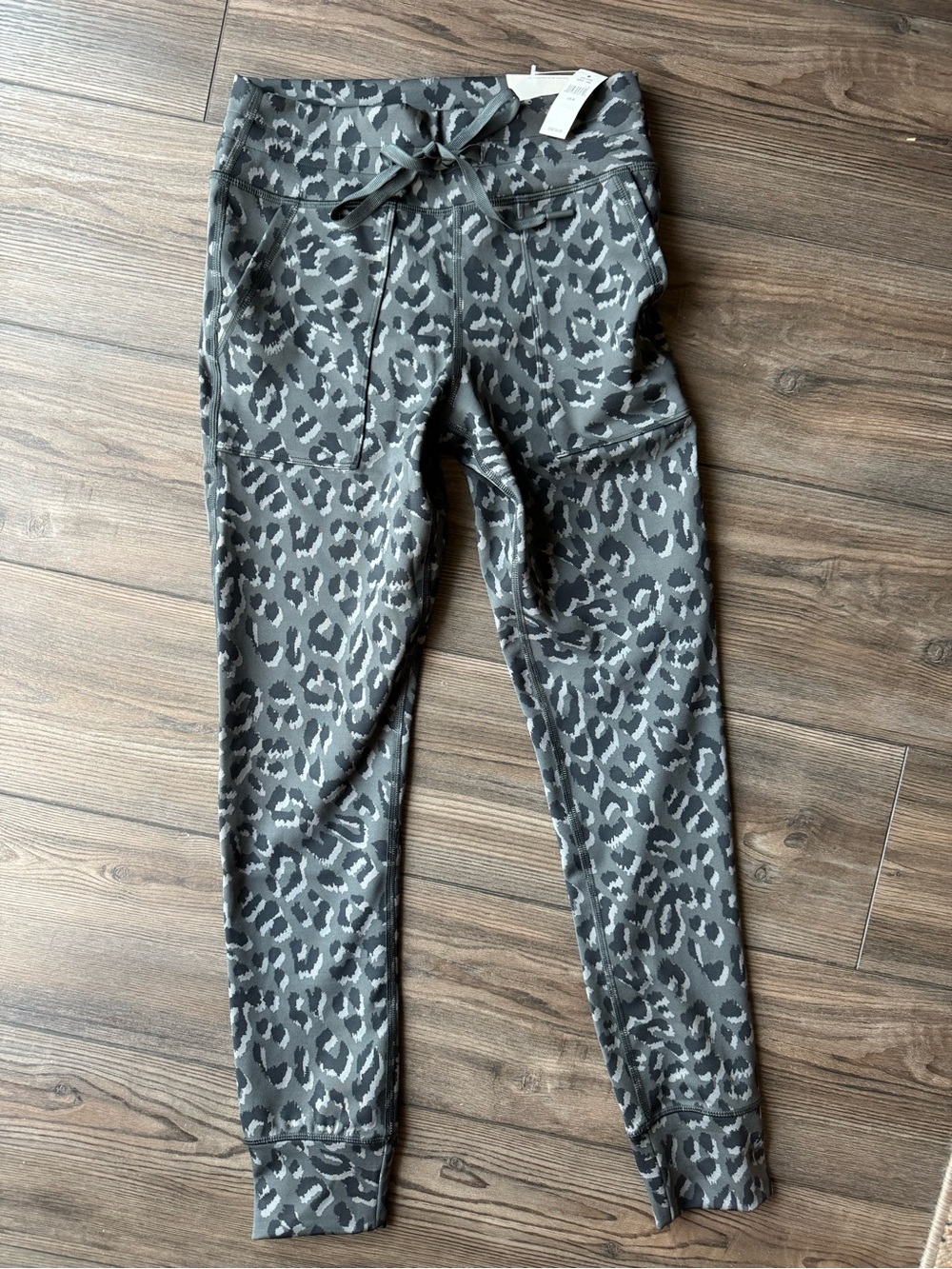 Aerie Offline Gray Leopard Print Jogger size M